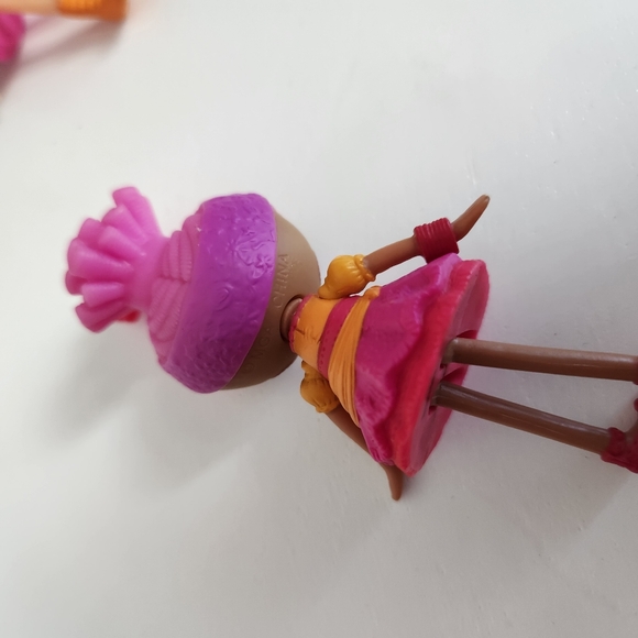 3 Lalaloopsy Mini Dolls and 2 Horses 🐎 Scone Featherbed Macedamia Marina Sahara - Picture 13 of 15